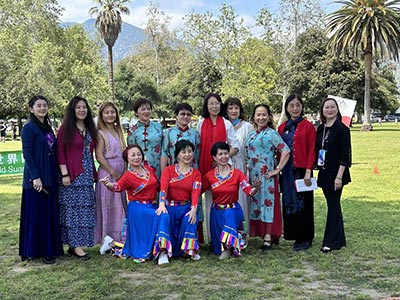 阳光女人祥麟舞团5月7日在阿凯迪亚公园母亲节庆典活动上